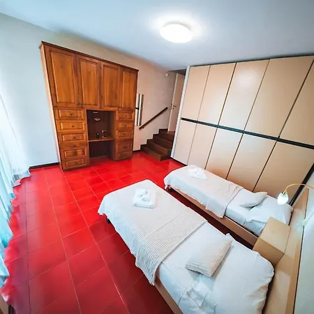 Elegant Sea Retreat In Pineta *