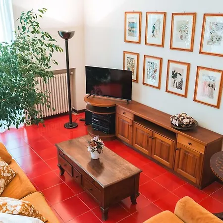 Elegant Sea Retreat In Pineta
