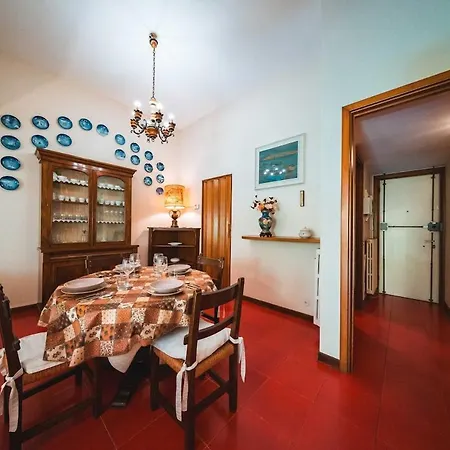 Elegant Sea Retreat In Pineta *